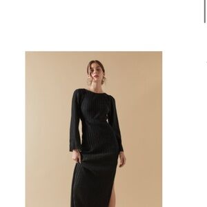 Elegant Black Long Sleeve Dress

Open back